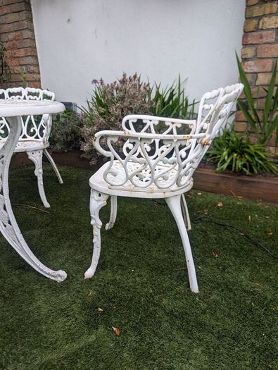 Ornate cast iron garden table and 4chairs