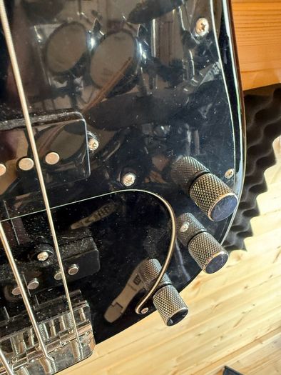Squire Affinity Percission Bass