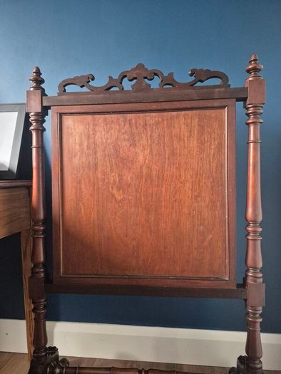 Antique Victorian Rosewood Fire screen, Fine Berlin Woolwork Embroidered Panel.