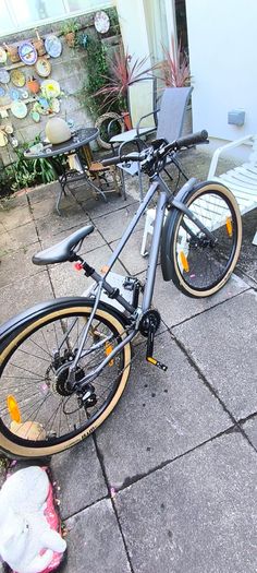 Lady Bike DEW 2022 Satin Asphalt Grey SM in very good condition been serviced short time ago uesed very little is good as new.