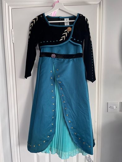 Anna costume