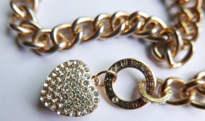 Guess Gold Tone Toggle Puffed Heart Charm Necklace Rhinestone Length 20"
