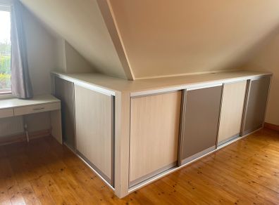 Fitted wardrobe Slidedrobe and vanity unit