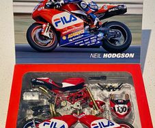 Ducati 999 F03 - Neil Hodgson Model Kit 1:12 DieCast Bike