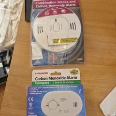 Carbon monoxide alarm and smoke/carbon monoxide alarm