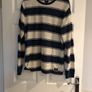 Vans long sleeved g shirt as new Image 2
