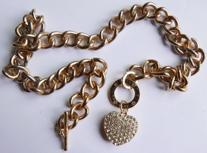 Guess Gold Tone Toggle Puffed Heart Charm Necklace Rhinestone Length 20"