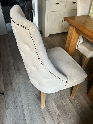Dining table (extendable) with four velvet dining chairs