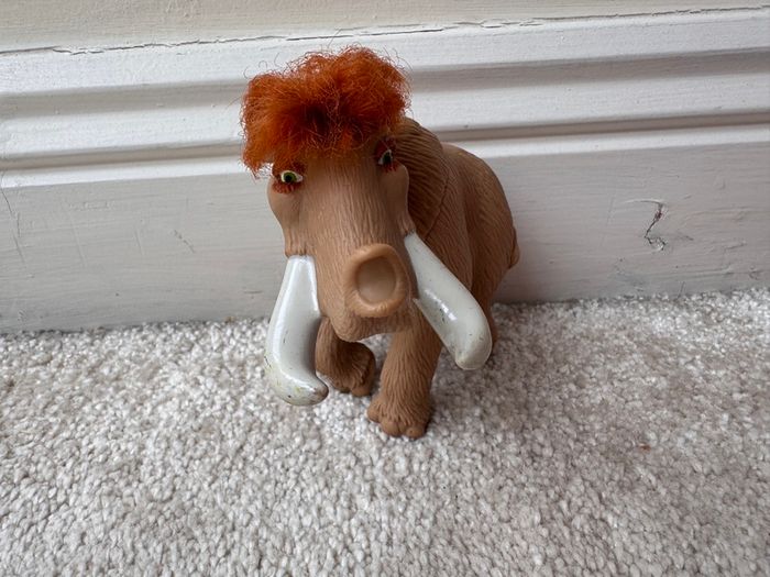 Ellie Mammoth Ice Age 2: The Meltdown Burger King 2005 approx. 10 cm. Used Please see photos