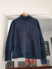 Cos knit size medium