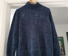 Cos knit size medium
