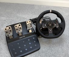 Logitech G920 Steering Wheel & Pedals - Xbox/PC