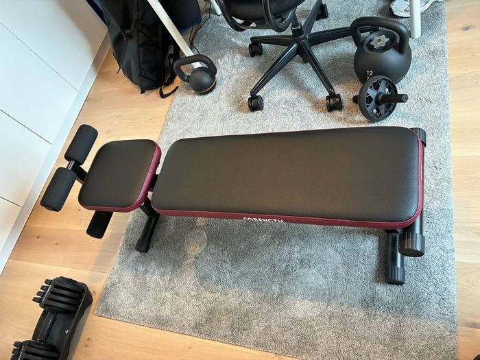 Exercise bench