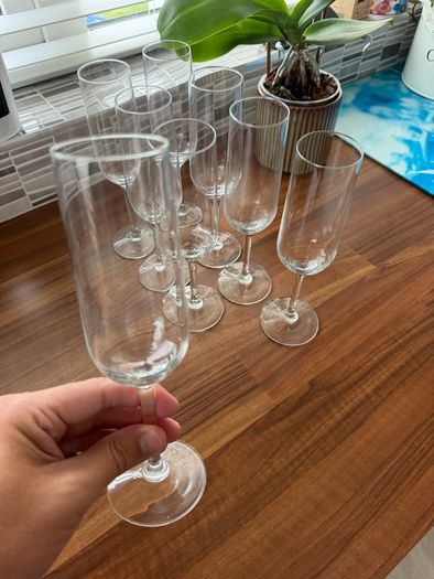 Champagne Glasses (8)