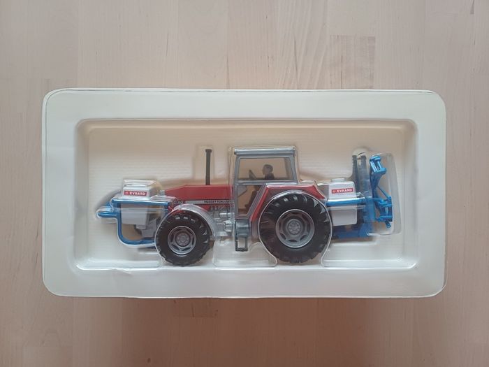 Britains Massey Ferguson MF 3680 Tractor and Crop Sprayer Farm Model 1:32 Scale 9607 MINT