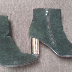Beautiful green suede boots