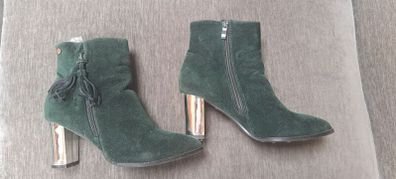 Beautiful green suede boots