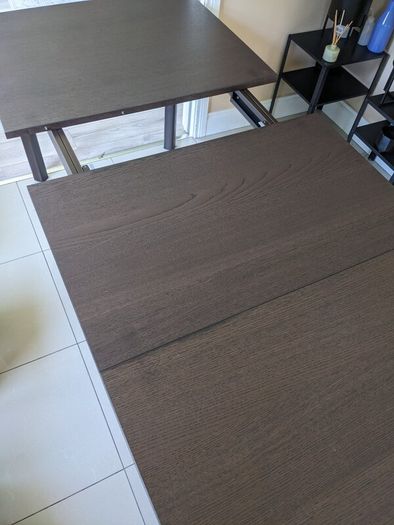 Extendable kitchen table
