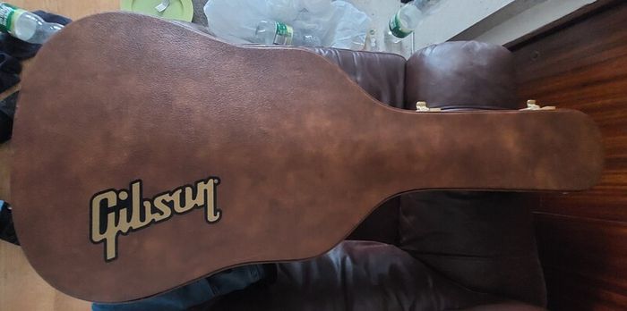 Gibson 1960's J45 Acoustic Guitar with Original Case. LEFT HANDED. AS NEW!