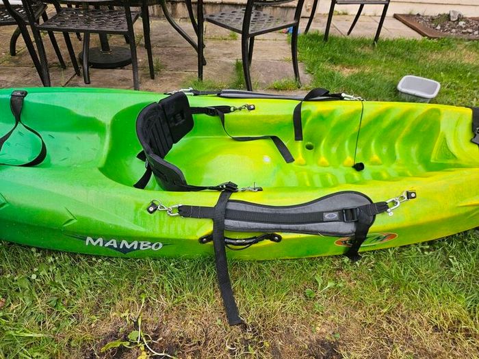 2x Single Kayaks (Sit-on + Sit-in) + 2 Paddles, Spraydeck, Buoyancy Bags, Pump & Universal 2-Kayak Roof Rack