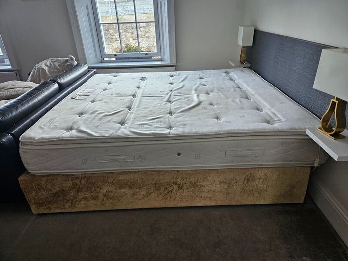 2 Super Kingsize Beds with Sealy Mattresses