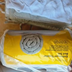 Toddler bedding and bumper set