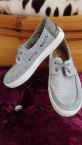 Boy's shoes