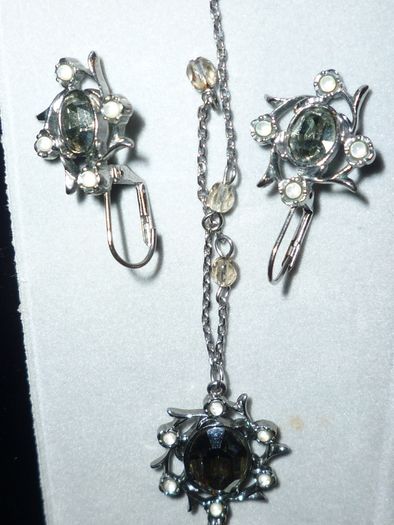 Necklace Pendant Earring Set.  Vintage chain & ear rings