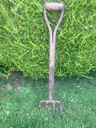 Antique 1930's-50's "Y" Handle Fork.