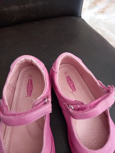 Pink girl's runners, size 30