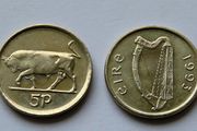 Irish 1993 pair 5p Five Pence Ireland coins 33 years old