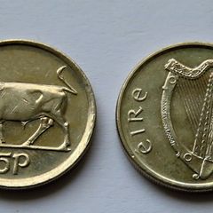 Irish 1993 pair 5p Five Pence Ireland coins 33 years old