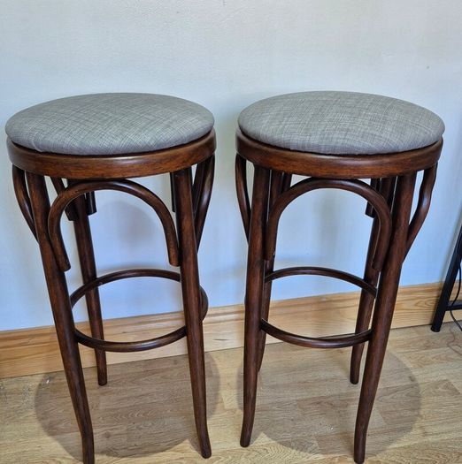 Pair of Vintage Thonet Style Bentwood Cafe Bar Stools Excellent Condition