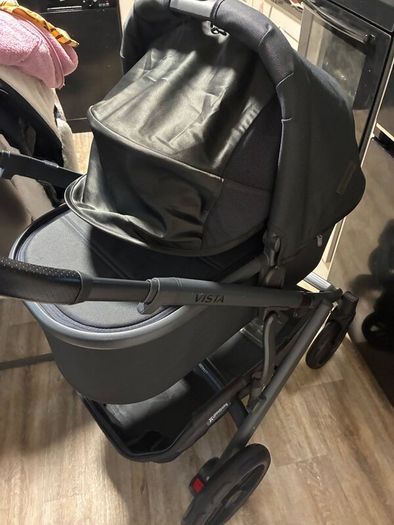 UPPAbaby Vista V2 with extras - black