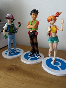 POKEMON figures