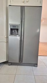 Samsung American Style Fridge Freezer with Water and Ice Dispenser