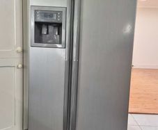 Samsung American Style Fridge Freezer with Water and Ice Dispenser