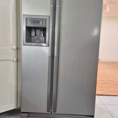 Samsung American Style Fridge Freezer with Water and Ice Dispenser