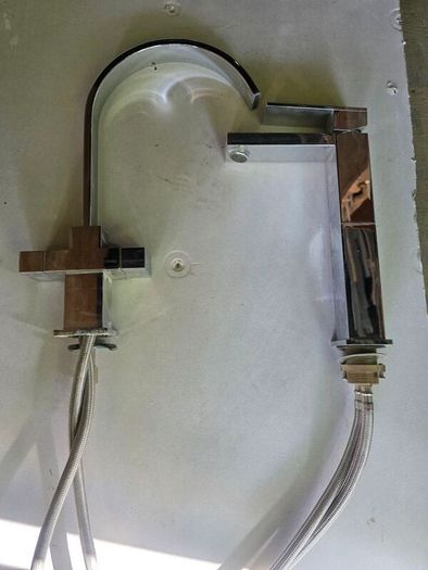 Countertop mounted taps