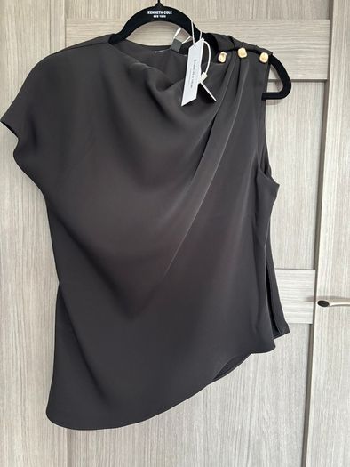 Stylish Black Ladies Top (BNWT)