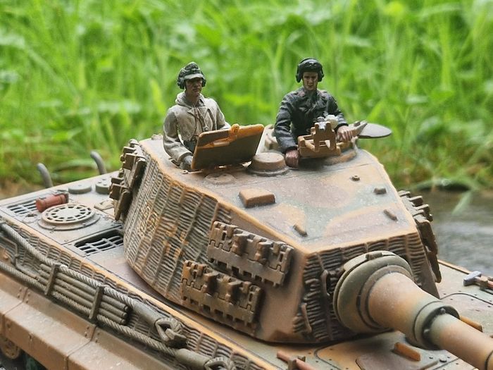 Unimax Forces of Valor 1:32 German King Tiger Tank