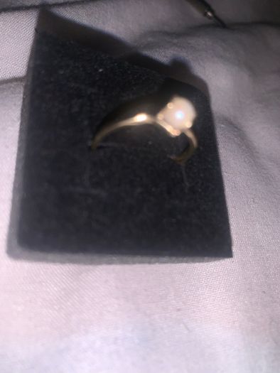 Pearl 9ct gold ring
