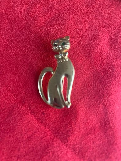 cat brooch