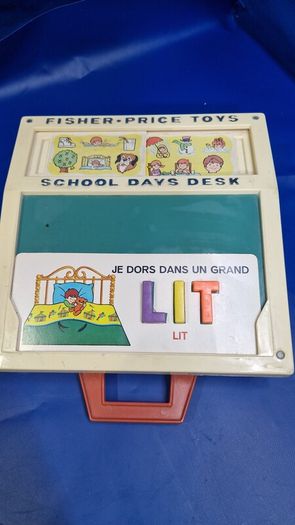 French edition Vintage FisherPrice School Days Desk  Complete