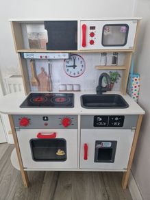 toy kitchen