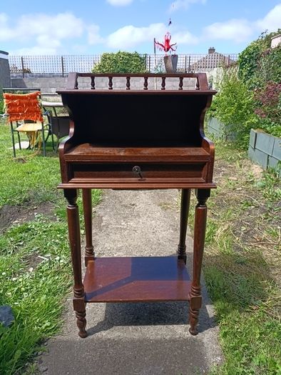 telephone table
