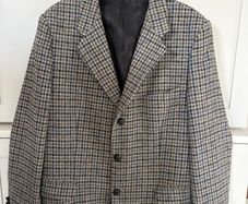 Gents Harris Tweed jacket in a very versatile check colour of grey brown and a little blue IN PERFECT CONDITION