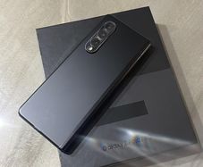 Samsung galaxy fold 3 unlocked with box