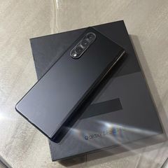 Samsung galaxy fold 3 unlocked with box