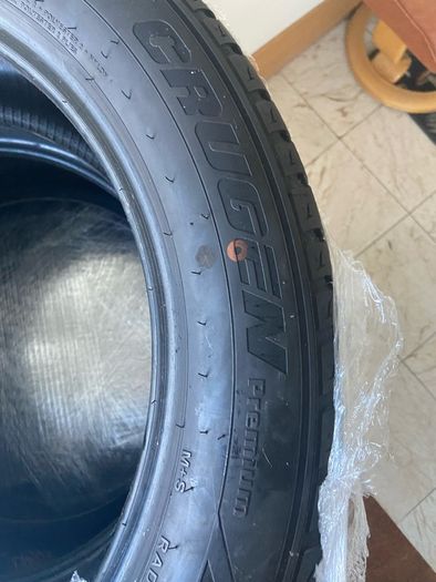 4x Kumho Crugen Premium KL33 SUV Tyres - Unused - 105H